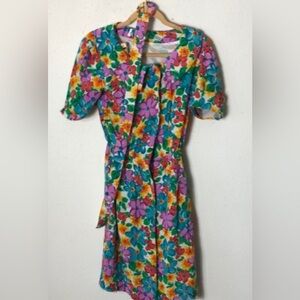 100% SILK floral print dress fully lined short sleeve with belt Size 6